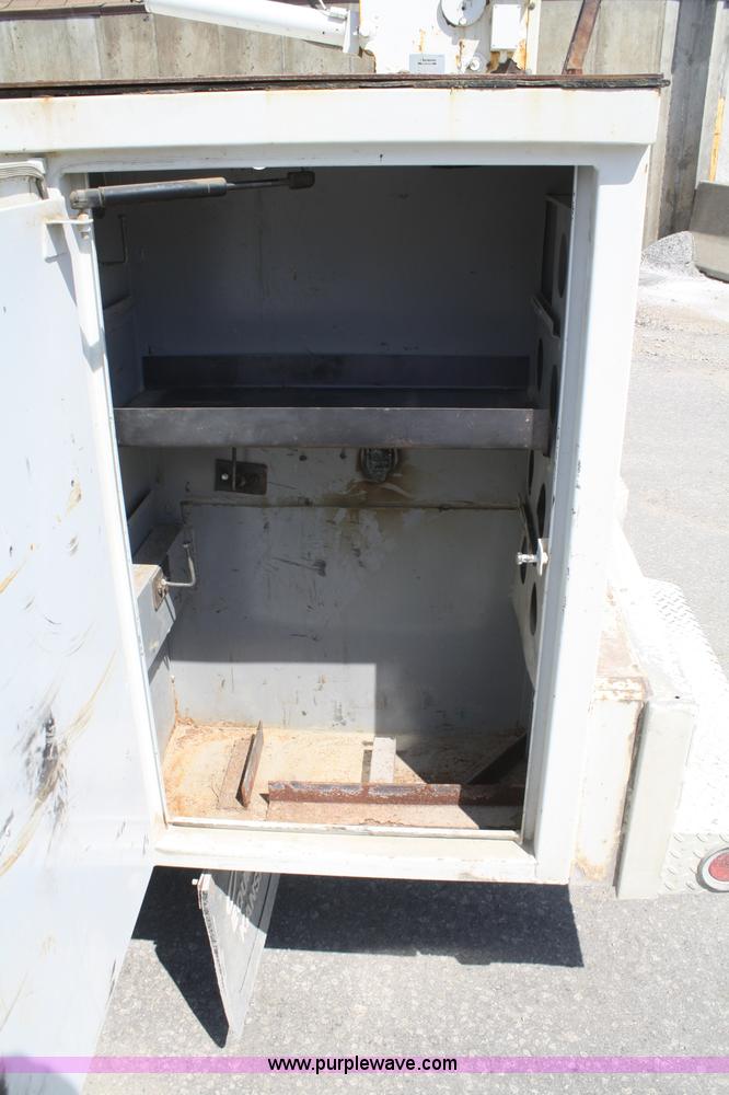 image for item B6741 1998 Isuzu service truck