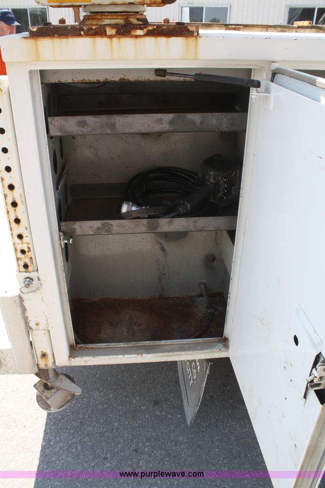 image for item B6741 1998 Isuzu service truck