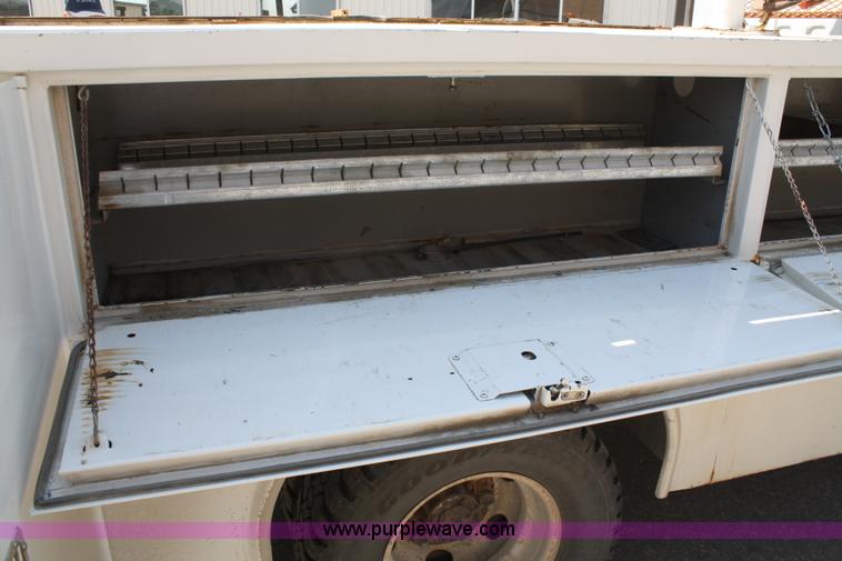 image for item B6741 1998 Isuzu service truck