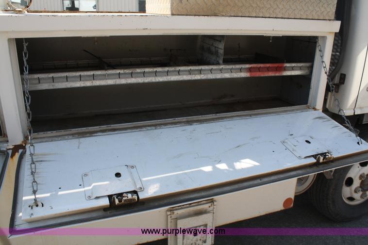 image for item B6741 1998 Isuzu service truck