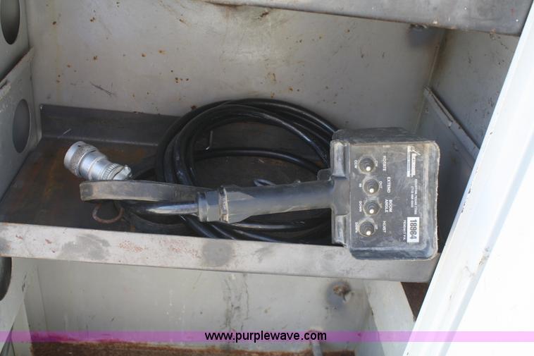 image for item B6741 1998 Isuzu service truck