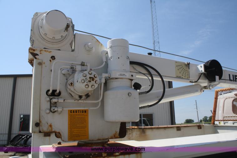 image for item B6741 1998 Isuzu service truck