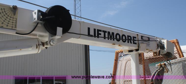 image for item B6741 1998 Isuzu service truck