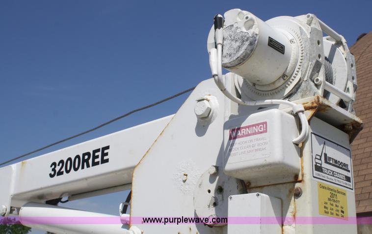 image for item B6741 1998 Isuzu service truck