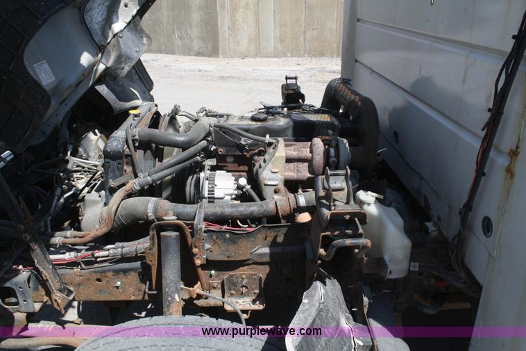 image for item B6741 1998 Isuzu service truck