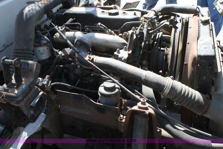 image for item B6741 1998 Isuzu service truck