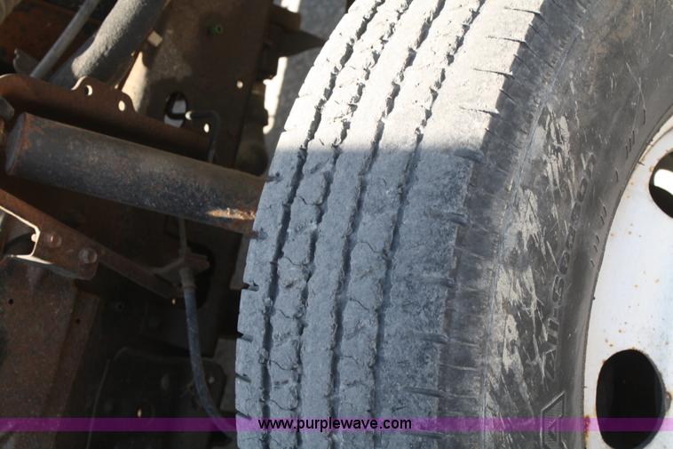 image for item B6741 1998 Isuzu service truck