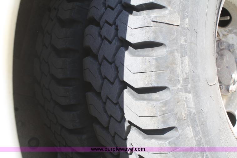 image for item B6741 1998 Isuzu service truck