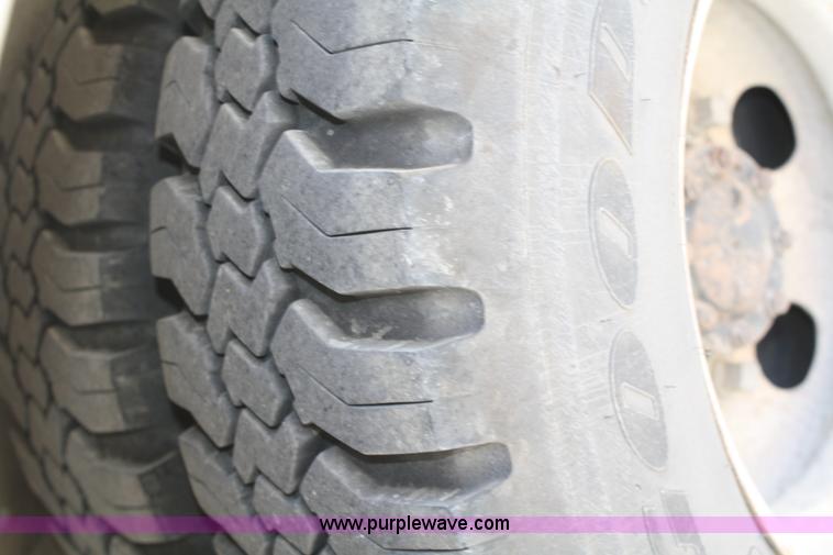 image for item B6741 1998 Isuzu service truck