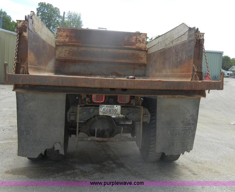 image for item D4081 1987 Ford F700 dump truck