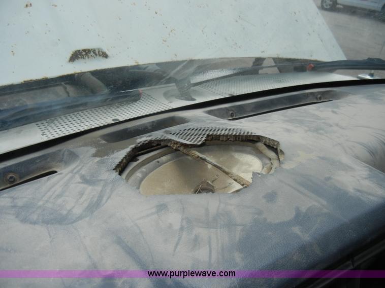 image for item D4081 1987 Ford F700 dump truck