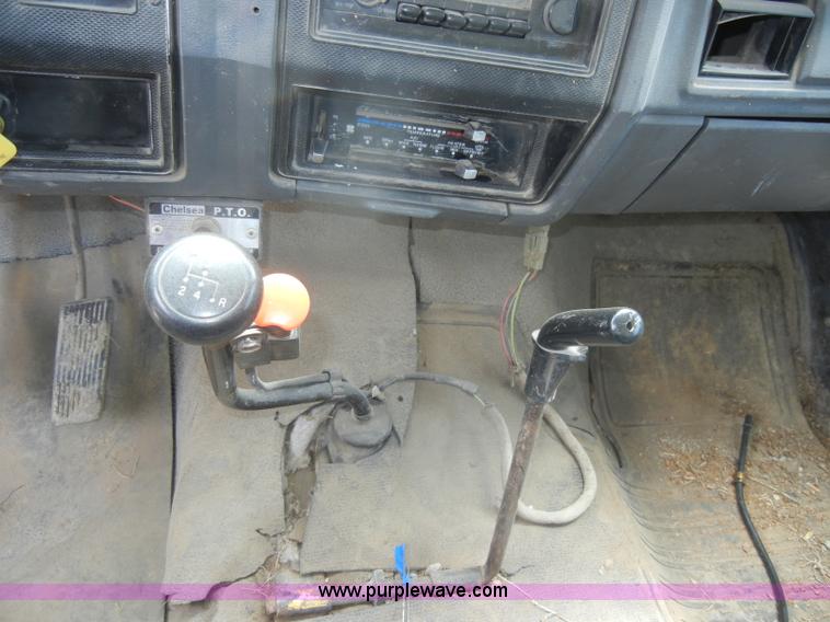 image for item D4081 1987 Ford F700 dump truck