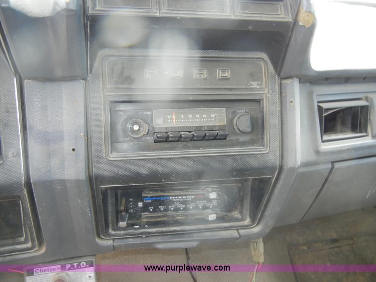 image for item D4081 1987 Ford F700 dump truck