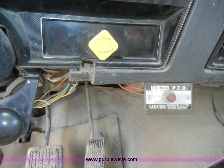 image for item D4081 1987 Ford F700 dump truck