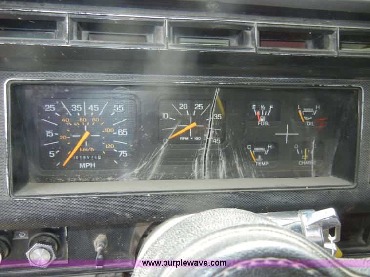 image for item D4081 1987 Ford F700 dump truck