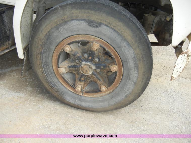 image for item D4081 1987 Ford F700 dump truck