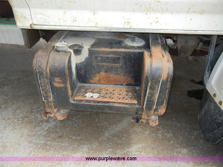 image for item D4081 1987 Ford F700 dump truck