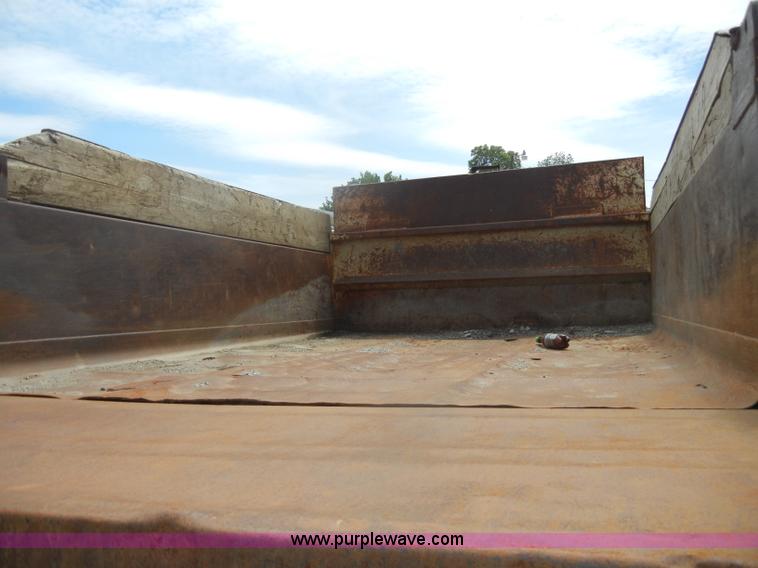 image for item D4081 1987 Ford F700 dump truck