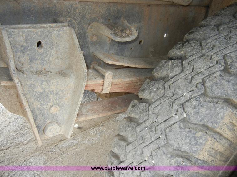 image for item D4081 1987 Ford F700 dump truck