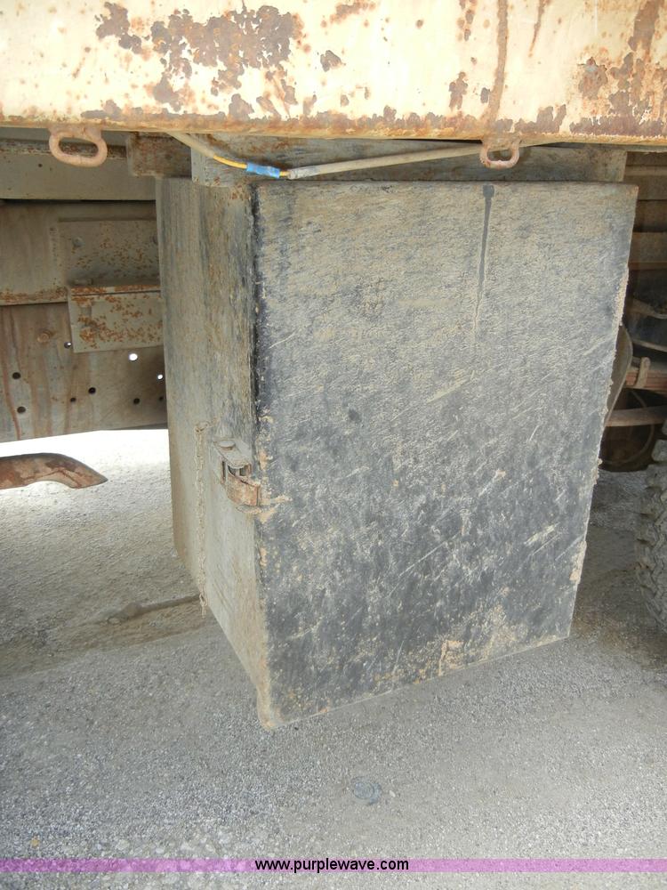 image for item D4081 1987 Ford F700 dump truck