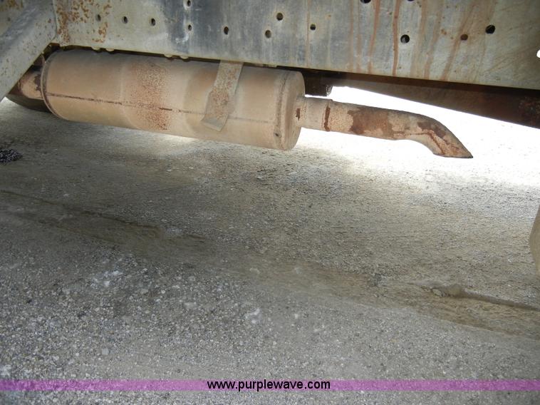 image for item D4081 1987 Ford F700 dump truck