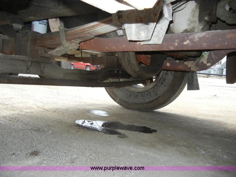 image for item D4081 1987 Ford F700 dump truck