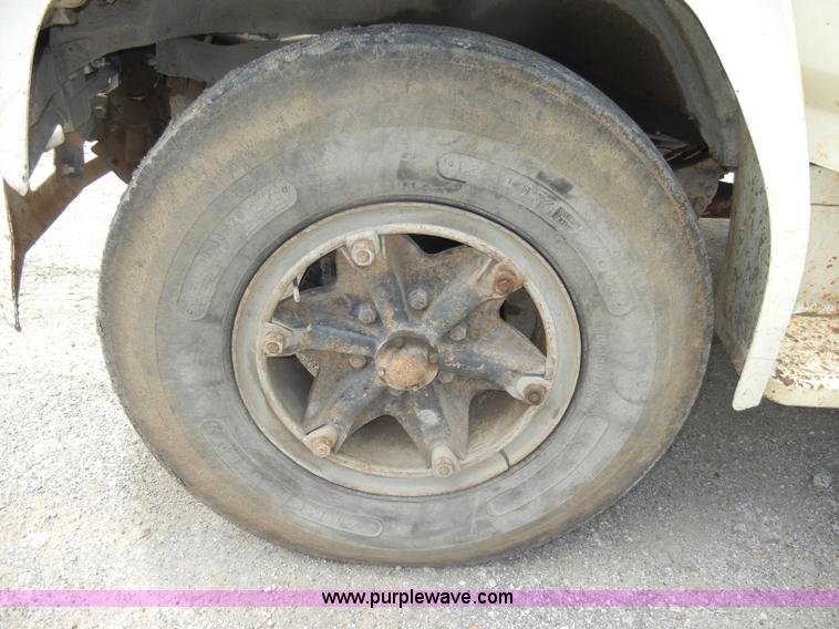 image for item D4081 1987 Ford F700 dump truck