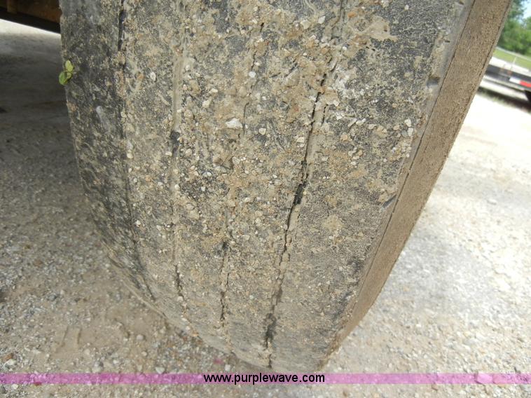 image for item D4081 1987 Ford F700 dump truck