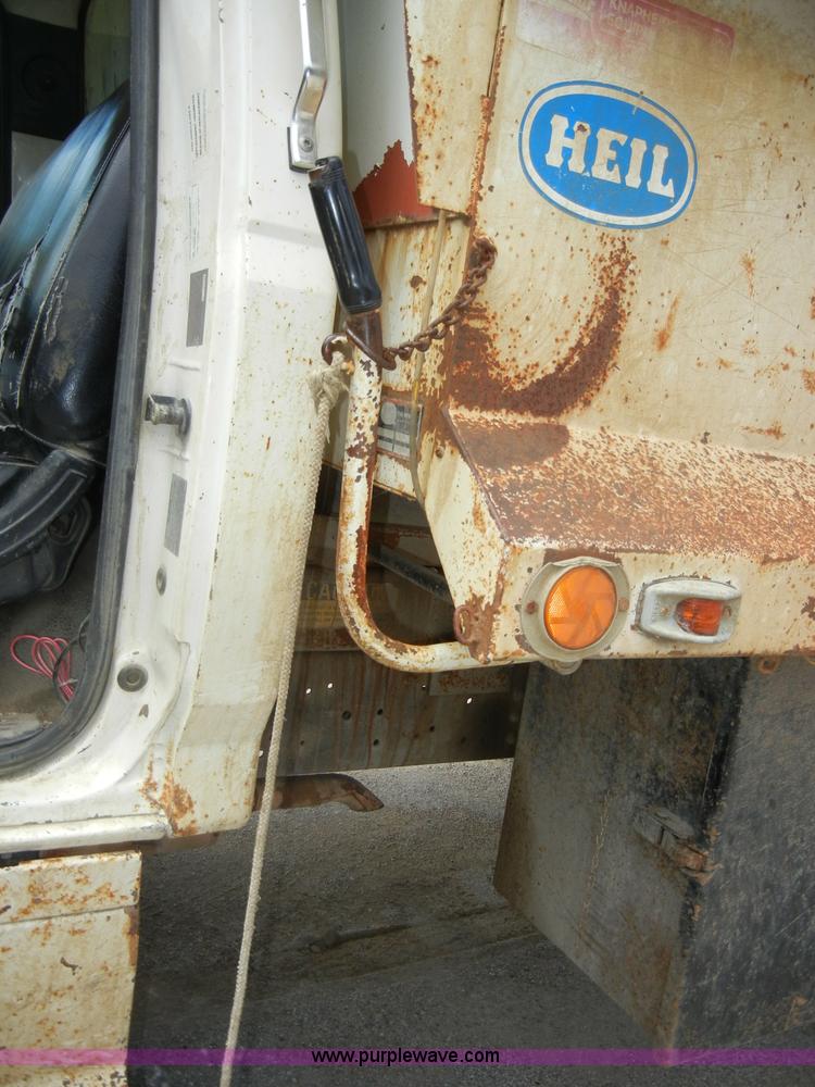 image for item D4081 1987 Ford F700 dump truck