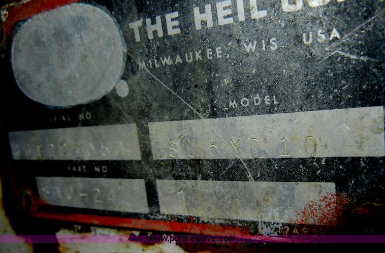 image for item D4081 1987 Ford F700 dump truck