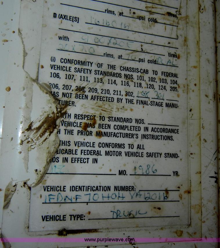 image for item D4081 1987 Ford F700 dump truck