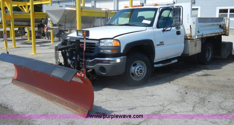 image for item D4082 2003 GMC 3500 dump bed pickup truck