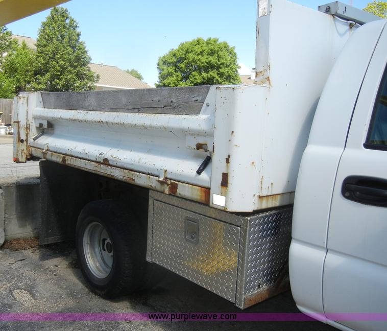 image for item D4082 2003 GMC 3500 dump bed pickup truck