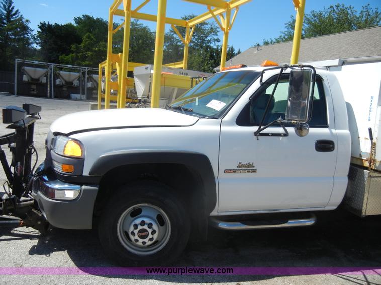 image for item D4082 2003 GMC 3500 dump bed pickup truck