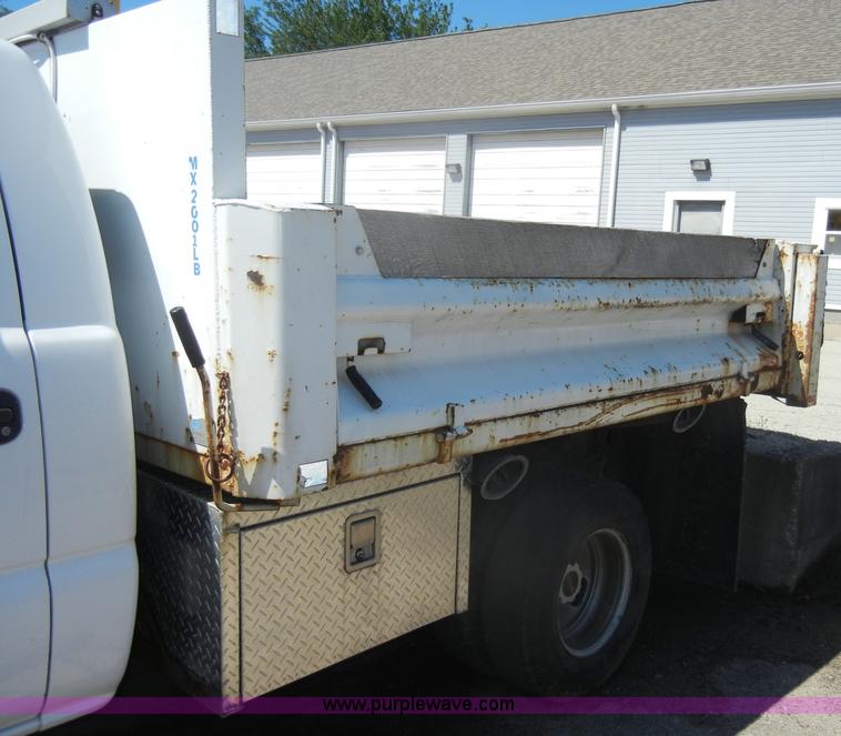 image for item D4082 2003 GMC 3500 dump bed pickup truck