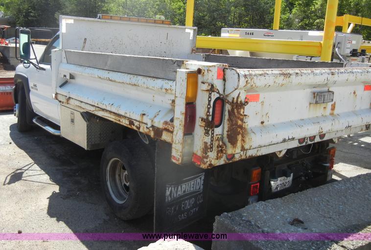 image for item D4082 2003 GMC 3500 dump bed pickup truck