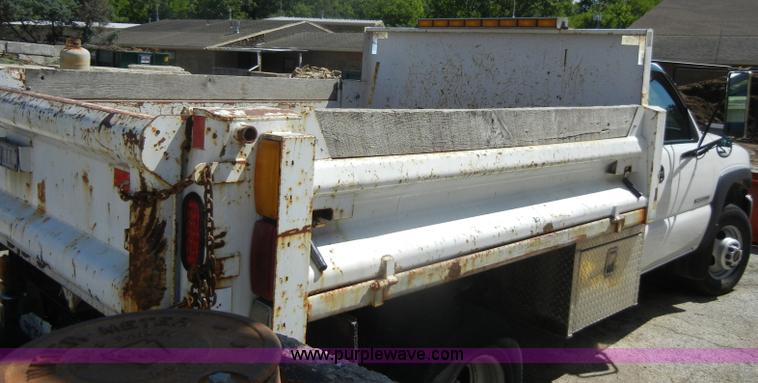 image for item D4082 2003 GMC 3500 dump bed pickup truck
