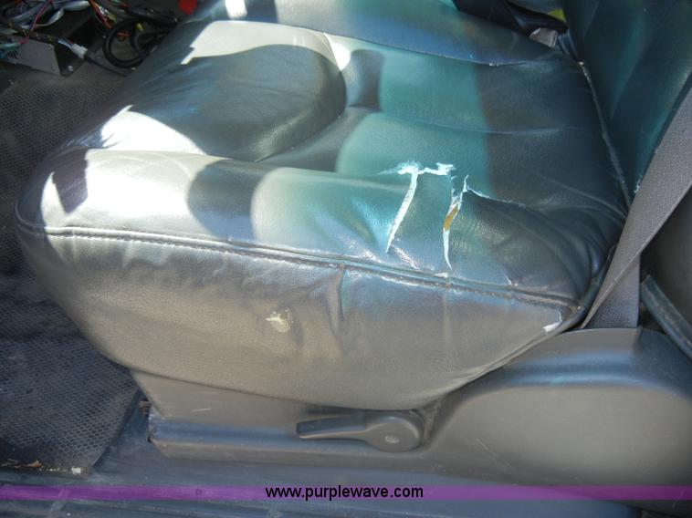 image for item D4082 2003 GMC 3500 dump bed pickup truck