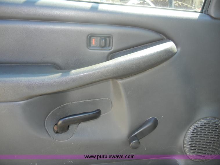 image for item D4082 2003 GMC 3500 dump bed pickup truck