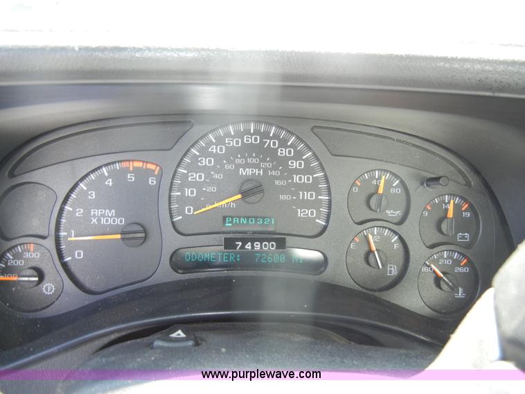 image for item D4082 2003 GMC 3500 dump bed pickup truck