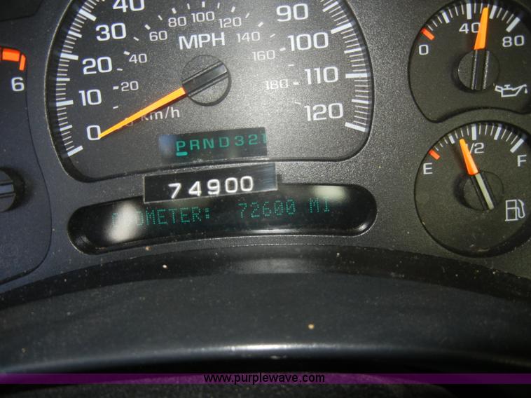 image for item D4082 2003 GMC 3500 dump bed pickup truck