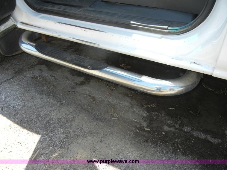 image for item D4082 2003 GMC 3500 dump bed pickup truck