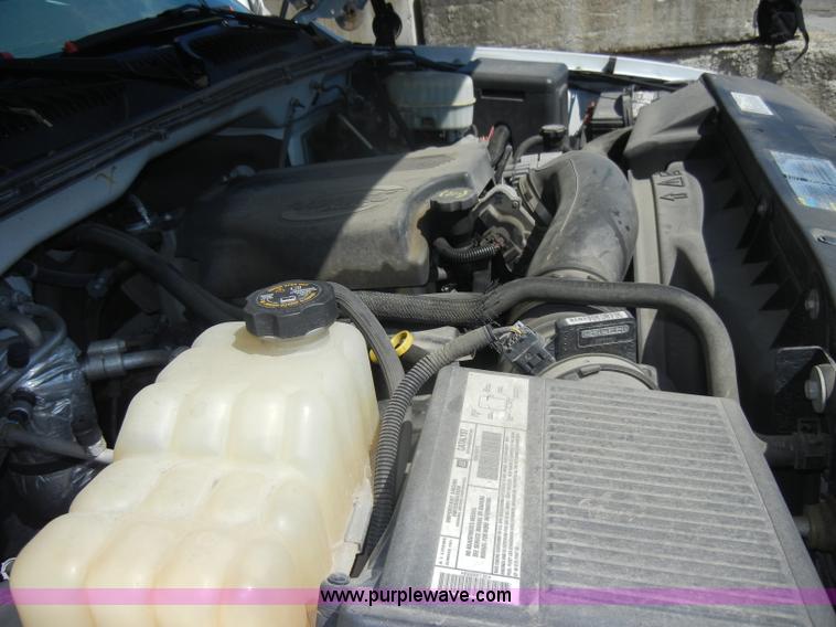 image for item D4082 2003 GMC 3500 dump bed pickup truck