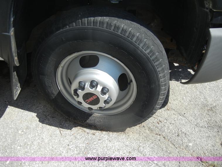 image for item D4082 2003 GMC 3500 dump bed pickup truck