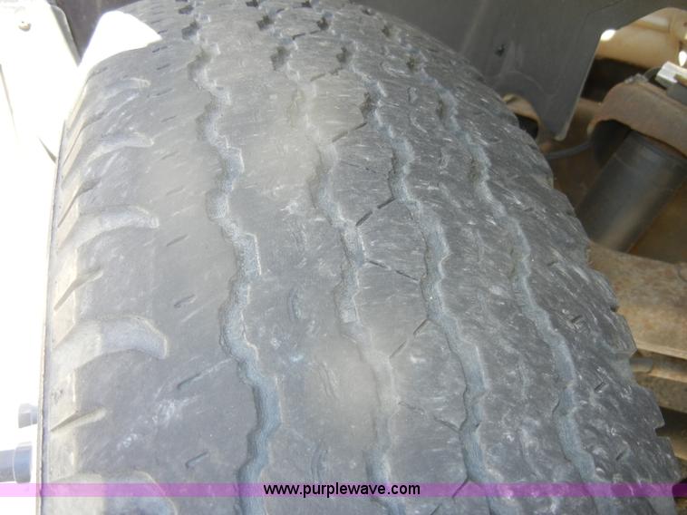 image for item D4082 2003 GMC 3500 dump bed pickup truck