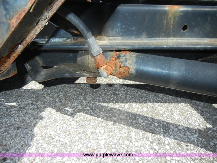 image for item D4082 2003 GMC 3500 dump bed pickup truck