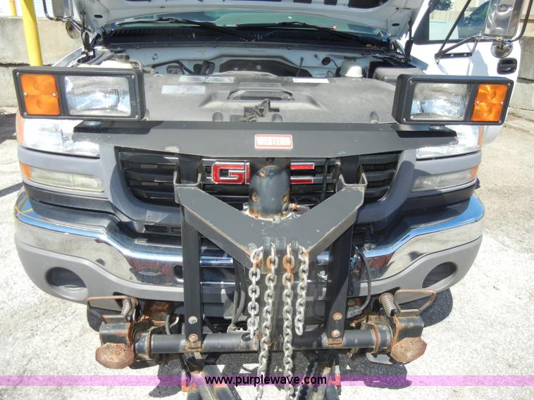 image for item D4082 2003 GMC 3500 dump bed pickup truck