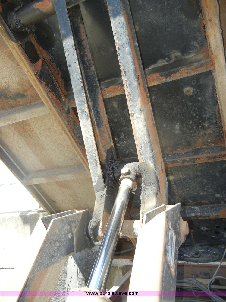 image for item D4082 2003 GMC 3500 dump bed pickup truck