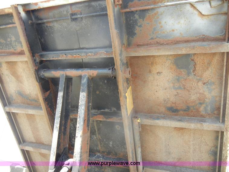 image for item D4082 2003 GMC 3500 dump bed pickup truck