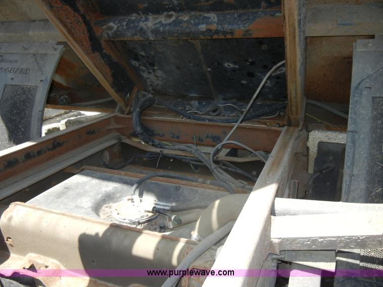 image for item D4082 2003 GMC 3500 dump bed pickup truck